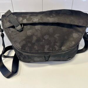 Lululemon black camouflage crossbody bag